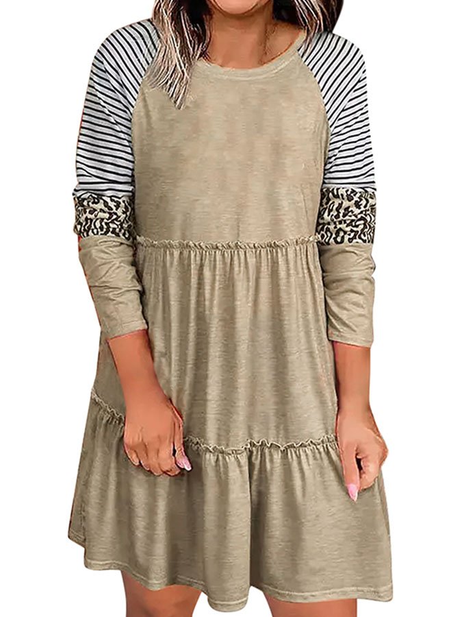 Gerüschtes Langarmkleid mit Rundhalsausschnitt