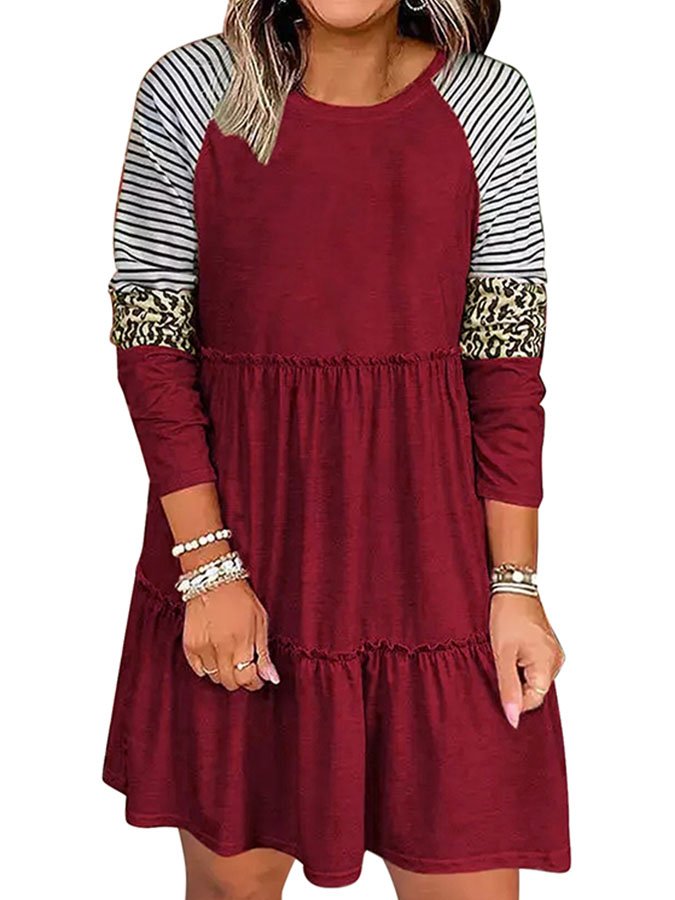 Gerüschtes Langarmkleid mit Rundhalsausschnitt