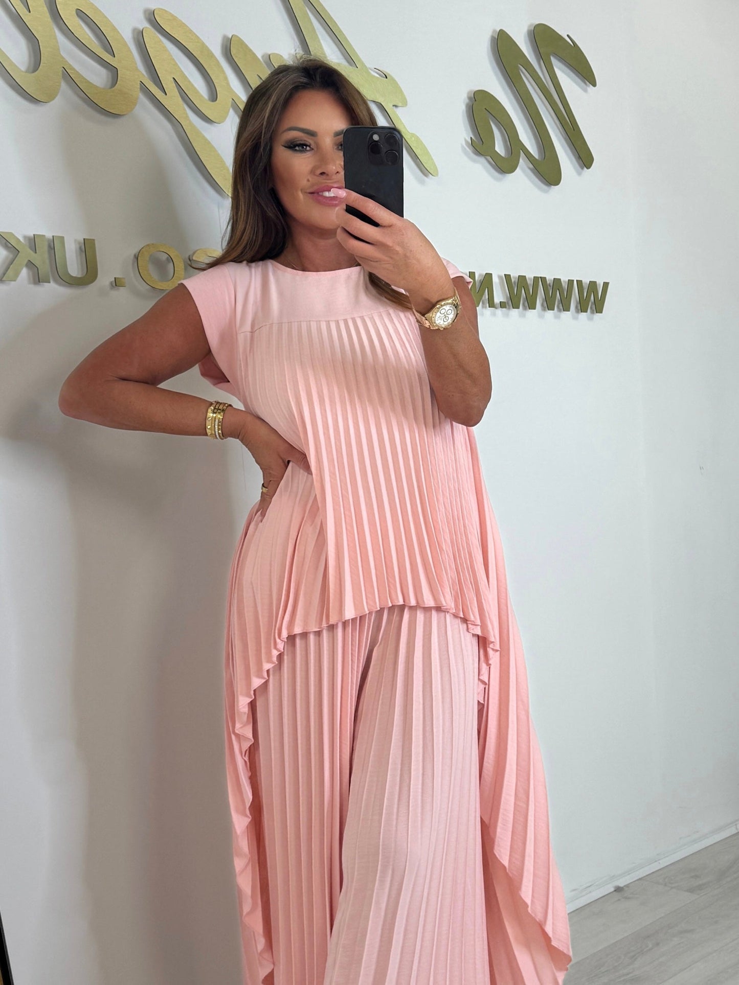 Pleated Two-Piece Set – High-Low Top & Wide-Leg Trousers Casual Outfit