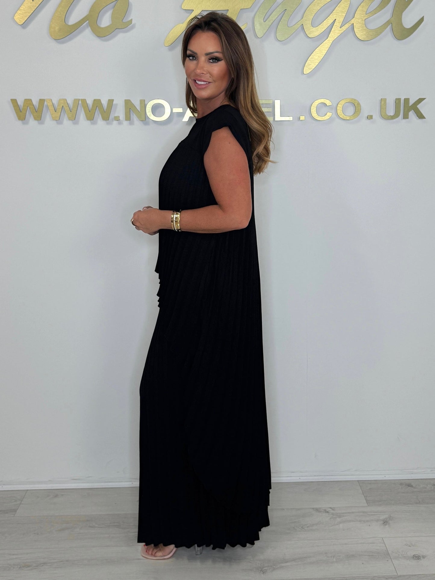 Pleated Two-Piece Set – High-Low Top & Wide-Leg Trousers Casual Outfit