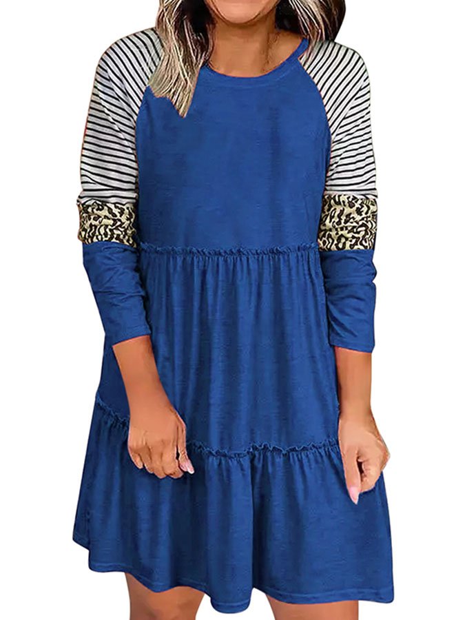 Gerüschtes Langarmkleid mit Rundhalsausschnitt